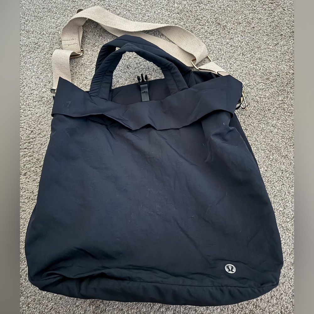 lululemon athletica Black On My Level Tote 20L Bag